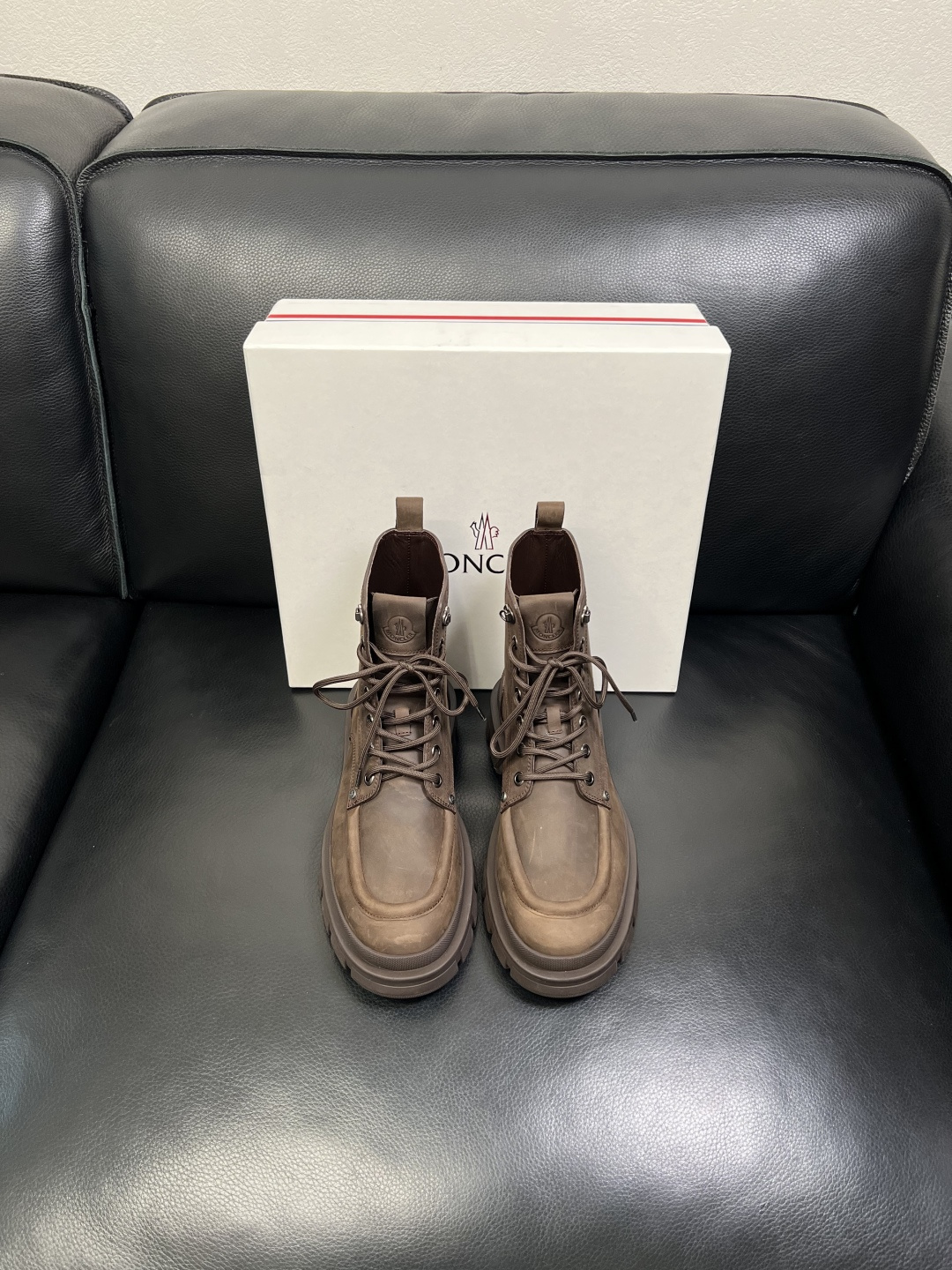 MONCLER 高品质 顶级工艺品 蒙口 靴子高帮专柜新款同步原厂配置，意大利进口牛皮面料，高品质复杂拼