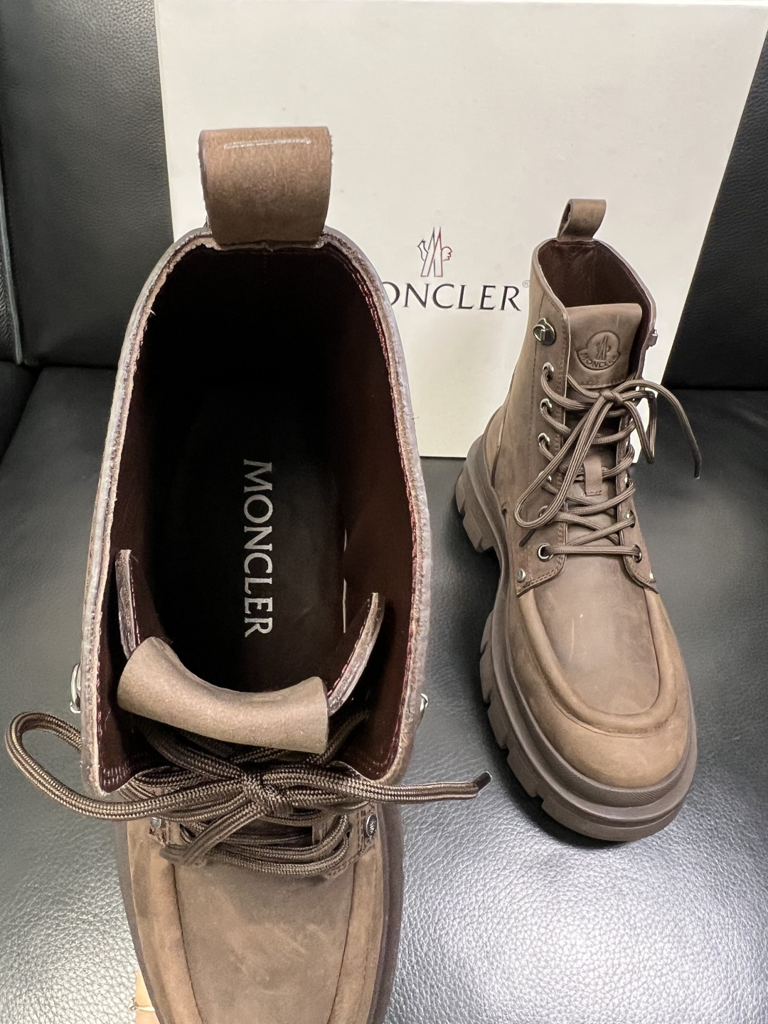 MONCLER 高品质 顶级工艺品 蒙口 靴子高帮专柜新款同步原厂配置，意大利进口牛皮面料，高品质复杂拼