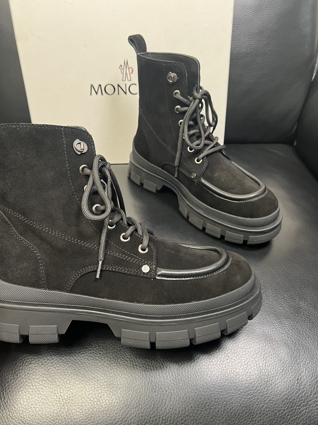 MONCLER 高品质 顶级工艺品 蒙口 靴子高帮专柜新款同步原厂配置，意大利进口牛皮面料，高品质复杂拼