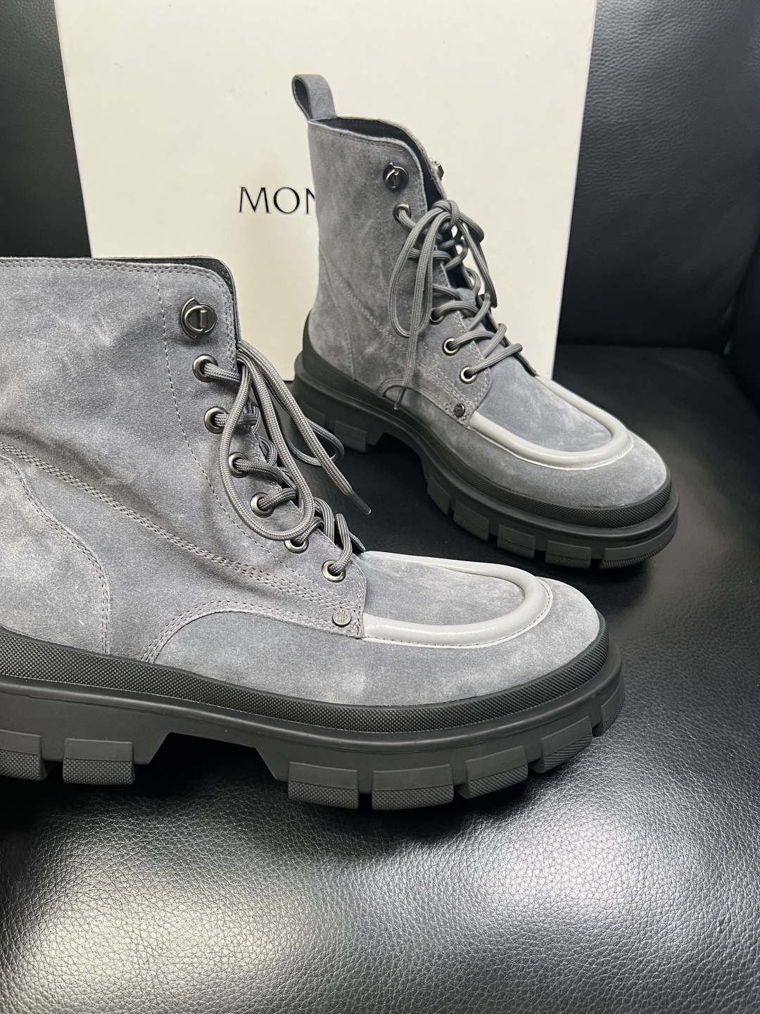 MONCLER 高品质 顶级工艺品 蒙口 靴子高帮专柜新款同步原厂配置，意大利进口牛皮面料，高品质复杂拼