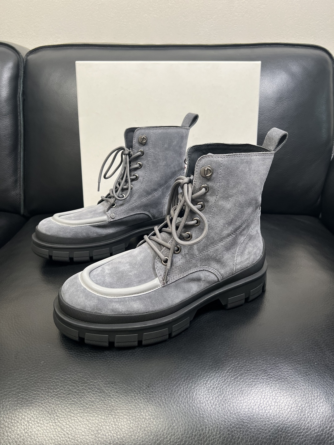 MONCLER 高品质 顶级工艺品 蒙口 靴子高帮专柜新款同步原厂配置，意大利进口牛皮面料，高品质复杂拼