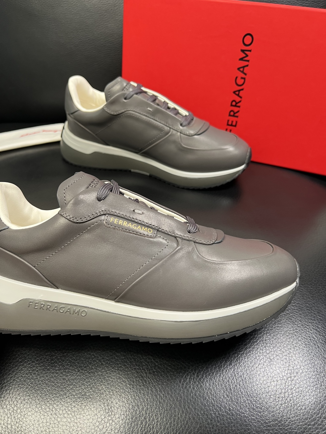 Ferragamo 高品质 顶级工艺品 菲拉格慕 专柜同步发售原厂配置，意大利进口原版牛皮，进口水染牛里