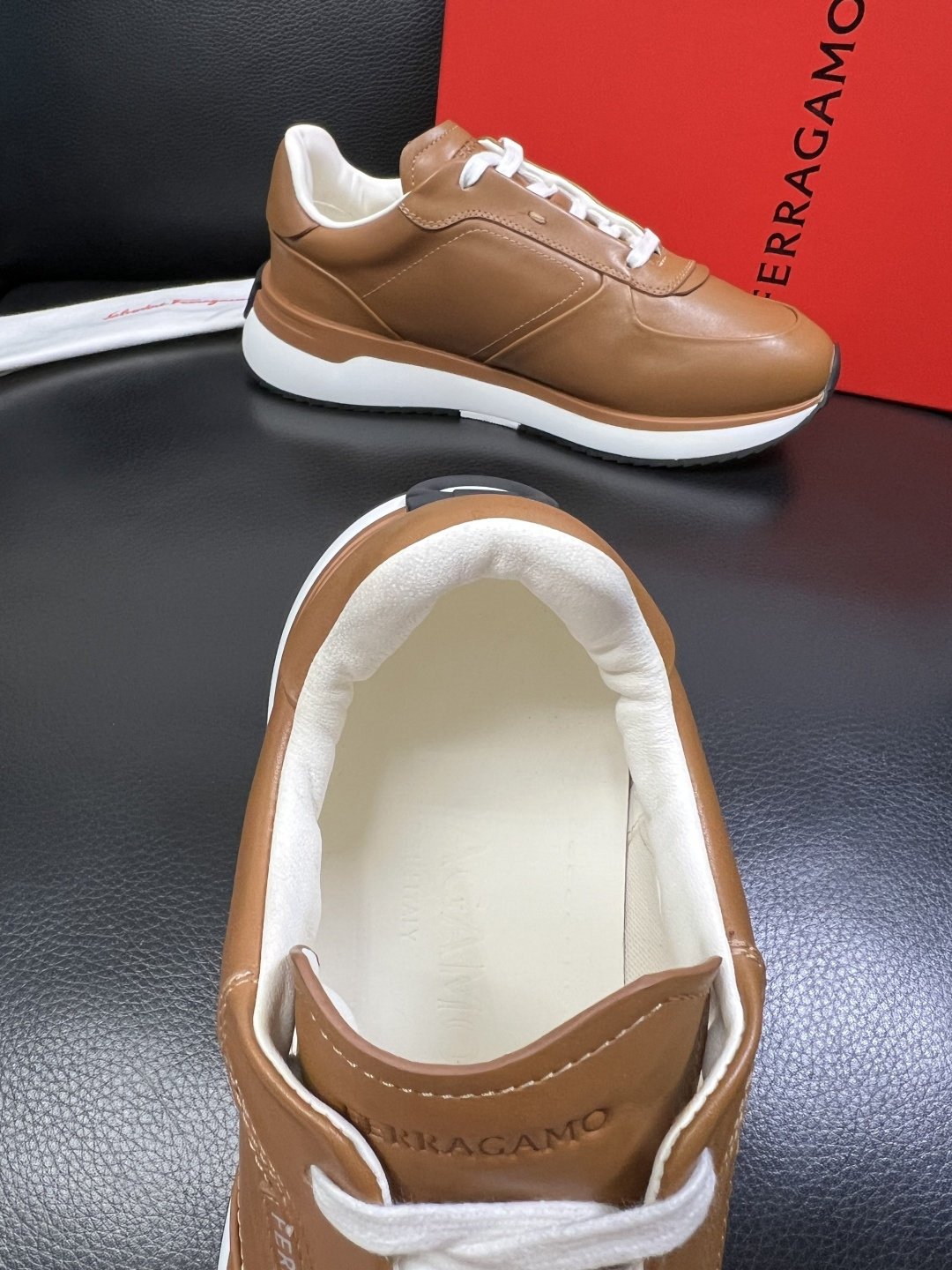 Ferragamo 高品质 顶级工艺品 菲拉格慕 专柜同步发售原厂配置，意大利进口原版牛皮，进口水染牛里