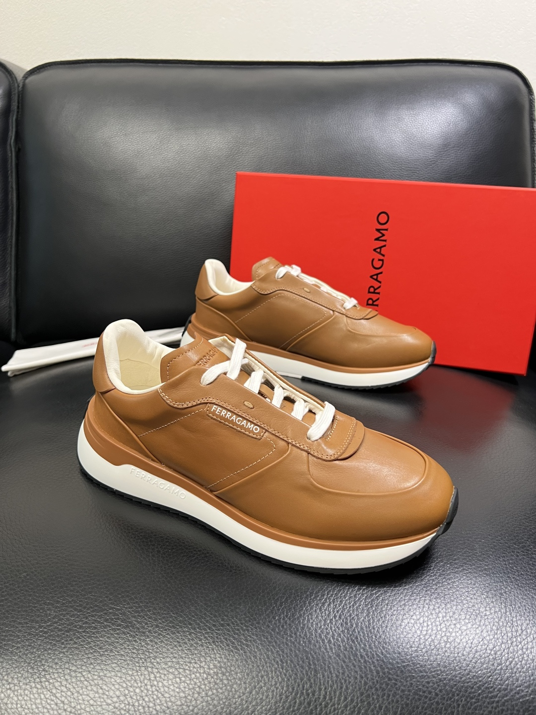 Ferragamo 高品质 顶级工艺品 菲拉格慕 专柜同步发售原厂配置，意大利进口原版牛皮，进口水染牛里