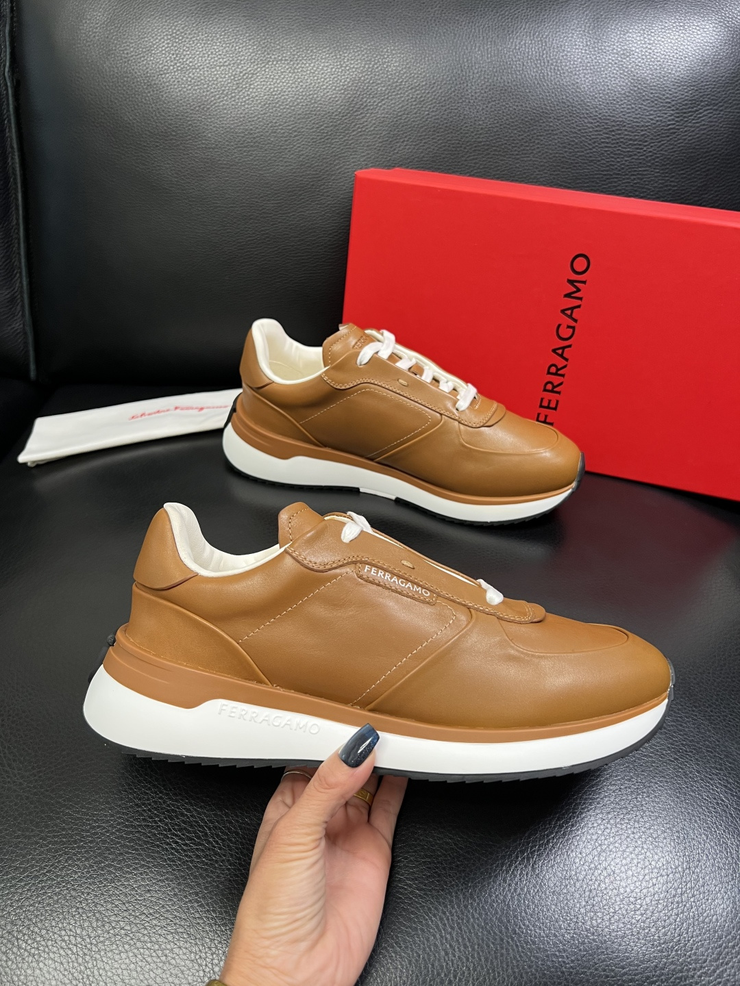 Ferragamo 高品质 顶级工艺品 菲拉格慕 专柜同步发售原厂配置，意大利进口原版牛皮，进口水染牛里