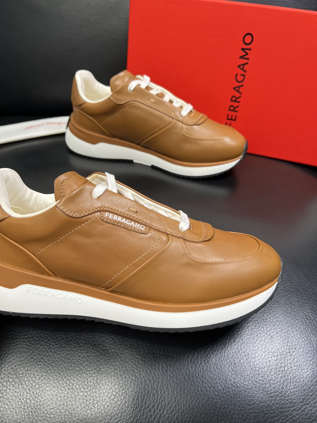 Ferragamo 高品质 顶级工艺品 菲拉格慕 专柜同步发售原厂配置，意大利进口原版牛皮，进口水染牛里