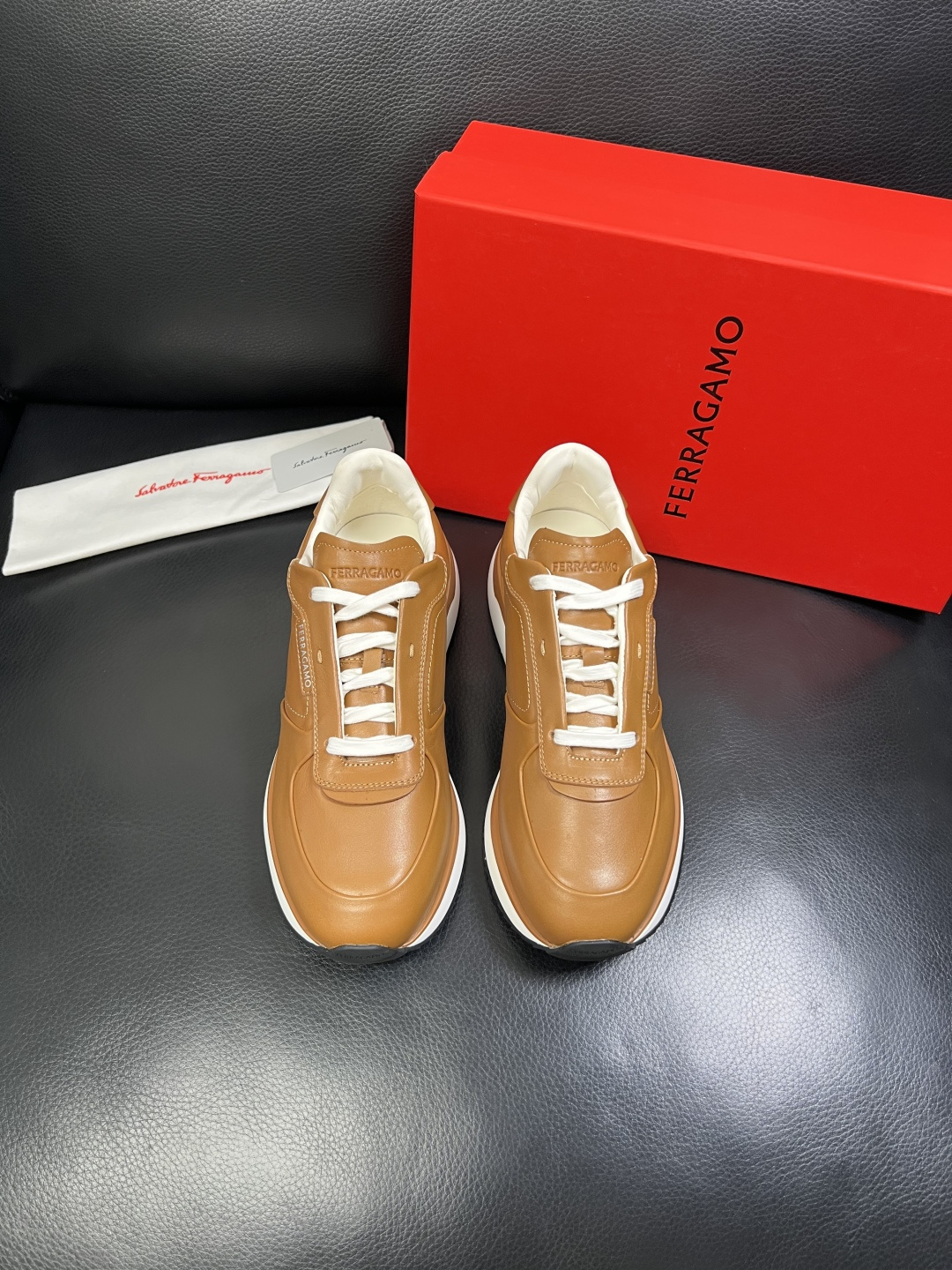 Ferragamo 高品质 顶级工艺品 菲拉格慕 专柜同步发售原厂配置，意大利进口原版牛皮，进口水染牛里