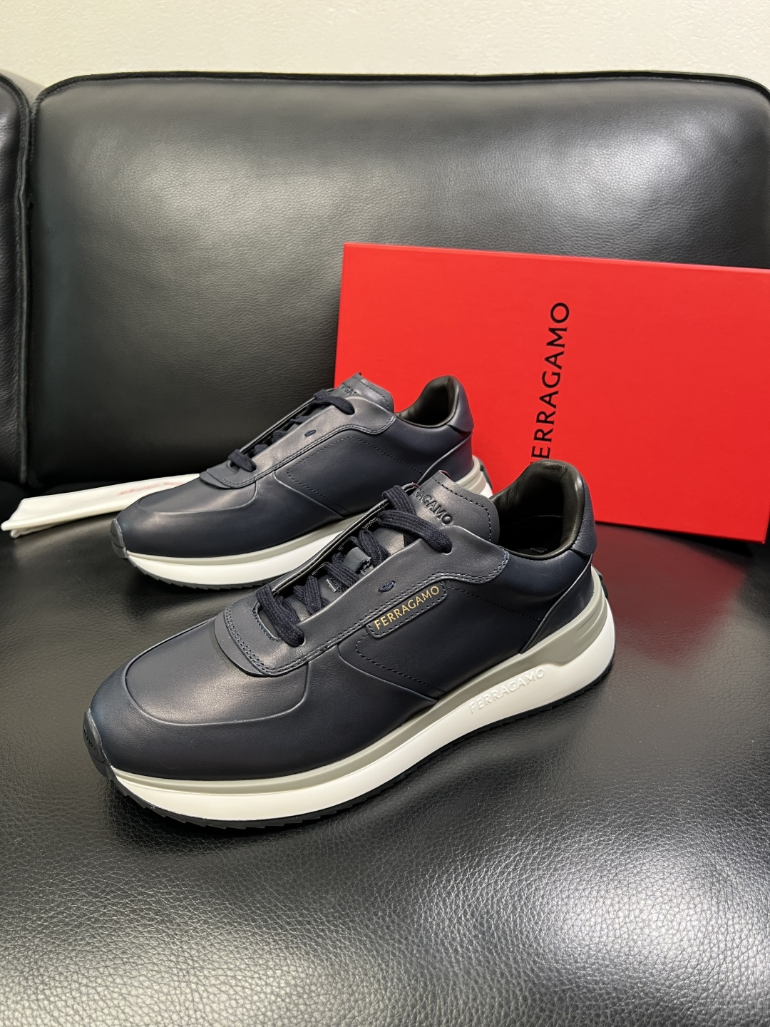 Ferragamo 高品质 顶级工艺品 菲拉格慕 专柜同步发售原厂配置，意大利进口原版牛皮，进口水染牛里