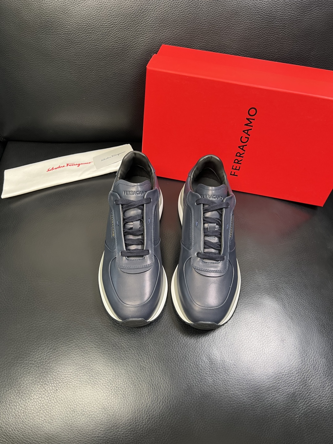 Ferragamo 高品质 顶级工艺品 菲拉格慕 专柜同步发售原厂配置，意大利进口原版牛皮，进口水染牛里