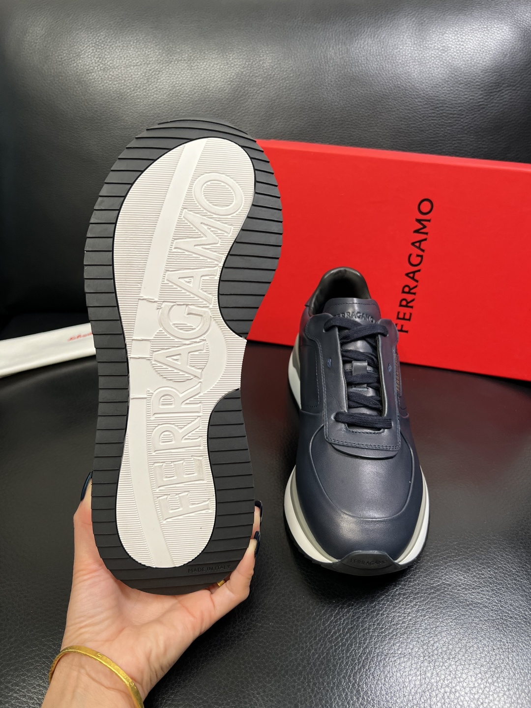 Ferragamo 高品质 顶级工艺品 菲拉格慕 专柜同步发售原厂配置，意大利进口原版牛皮，进口水染牛里