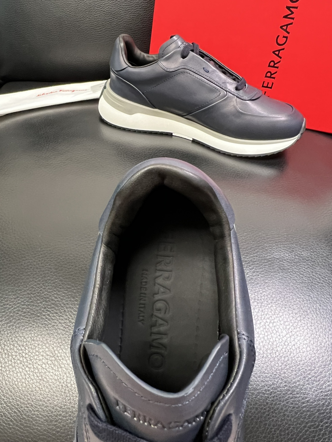 Ferragamo 高品质 顶级工艺品 菲拉格慕 专柜同步发售原厂配置，意大利进口原版牛皮，进口水染牛里