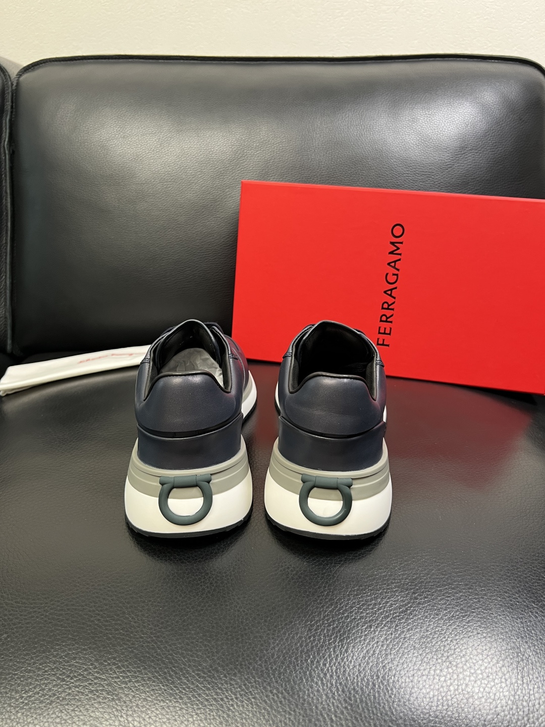 Ferragamo 高品质 顶级工艺品 菲拉格慕 专柜同步发售原厂配置，意大利进口原版牛皮，进口水染牛里