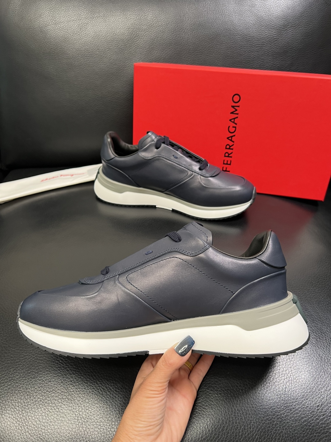 Ferragamo 高品质 顶级工艺品 菲拉格慕 专柜同步发售原厂配置，意大利进口原版牛皮，进口水染牛里