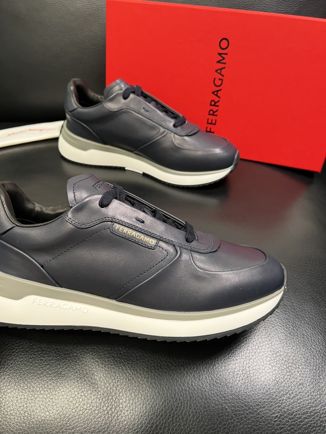 Ferragamo 高品质 顶级工艺品 菲拉格慕 专柜同步发售原厂配置，意大利进口原版牛皮，进口水染牛里