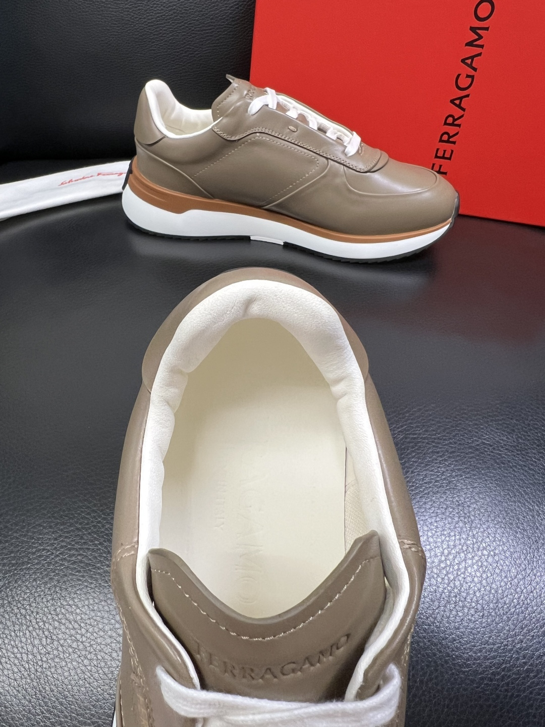 Ferragamo 高品质 顶级工艺品 菲拉格慕 专柜同步发售原厂配置，意大利进口原版牛皮，进口水染牛里