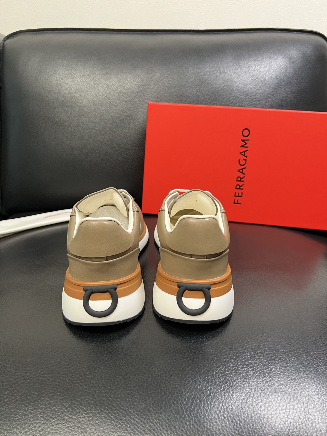 Ferragamo 高品质 顶级工艺品 菲拉格慕 专柜同步发售原厂配置，意大利进口原版牛皮，进口水染牛里