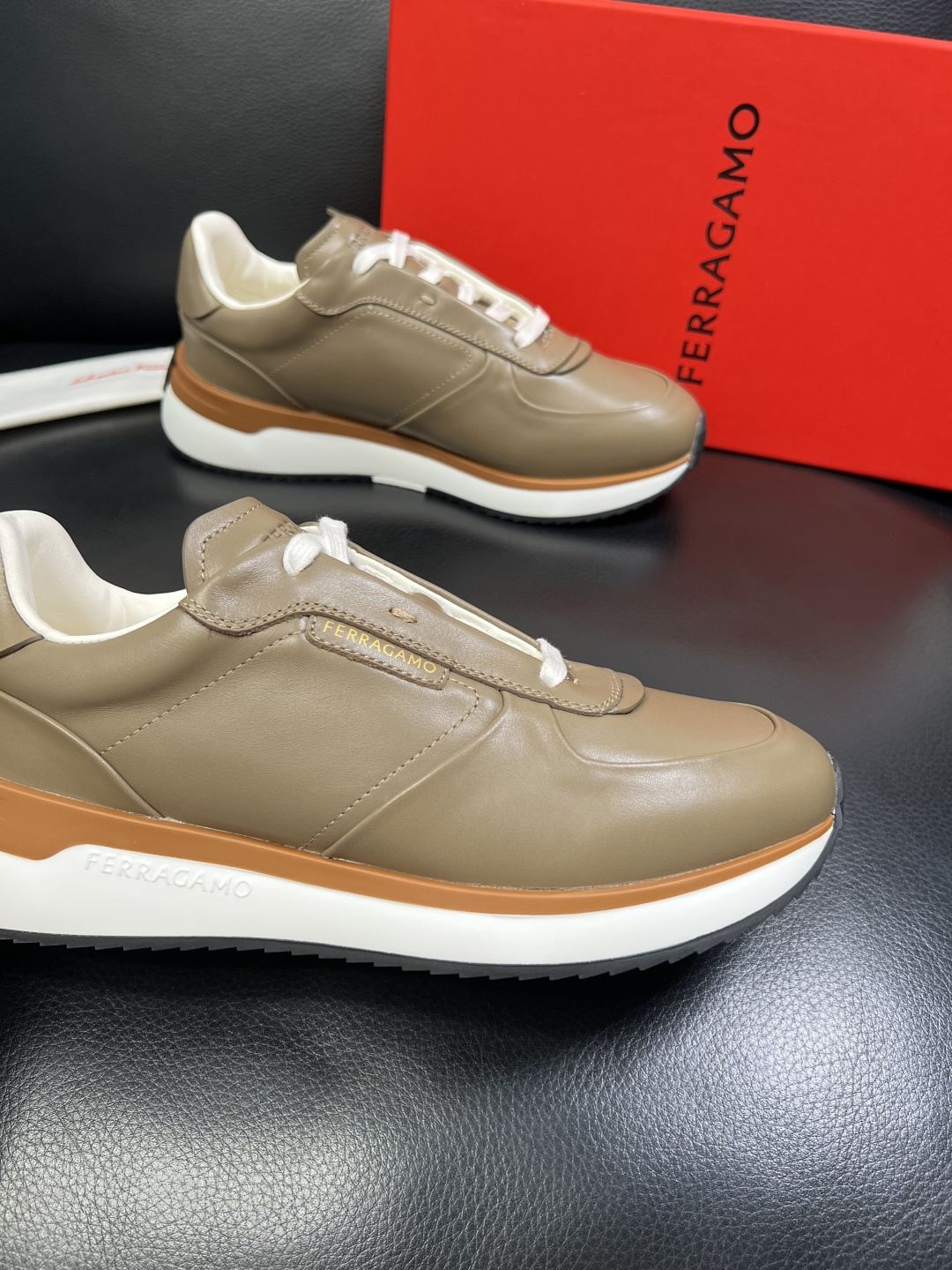 Ferragamo 高品质 顶级工艺品 菲拉格慕 专柜同步发售原厂配置，意大利进口原版牛皮，进口水染牛里