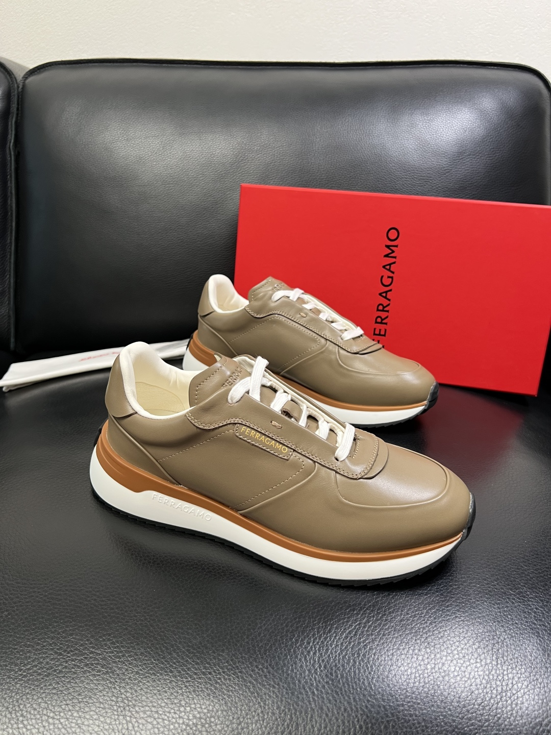 Ferragamo 高品质 顶级工艺品 菲拉格慕 专柜同步发售原厂配置，意大利进口原版牛皮，进口水染牛里