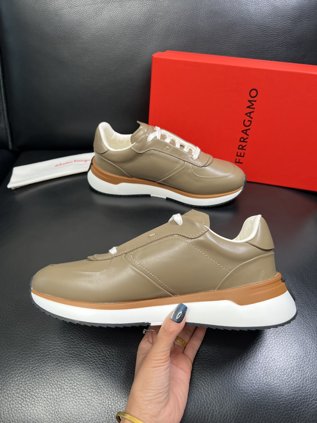 Ferragamo 高品质 顶级工艺品 菲拉格慕 专柜同步发售原厂配置，意大利进口原版牛皮，进口水染牛里