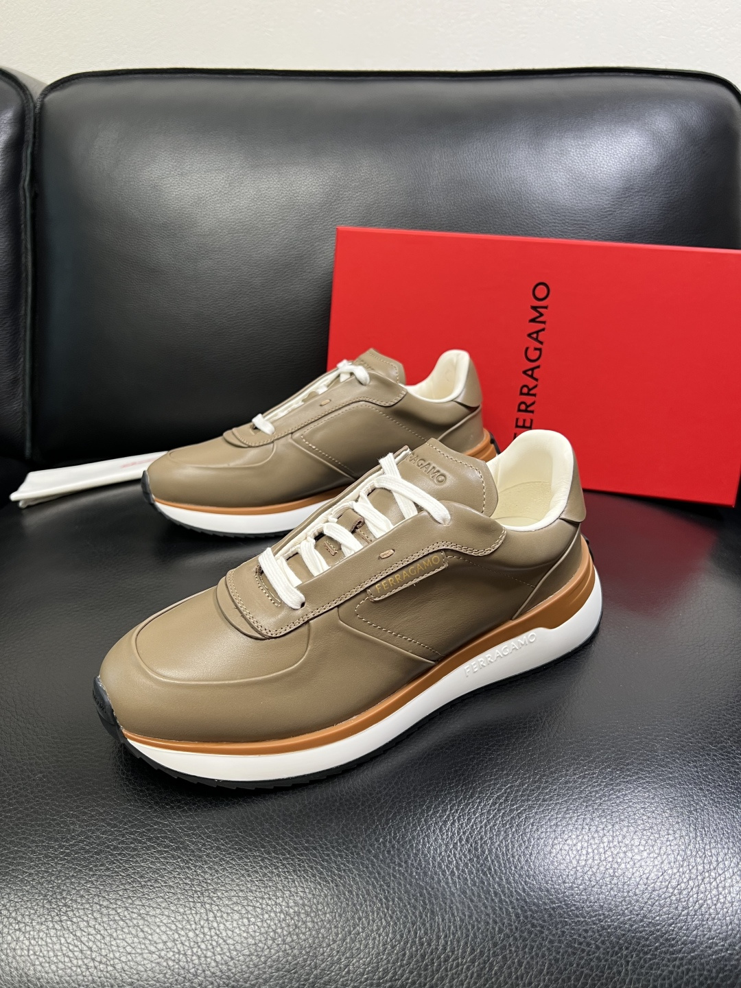 Ferragamo 高品质 顶级工艺品 菲拉格慕 专柜同步发售原厂配置，意大利进口原版牛皮，进口水染牛里