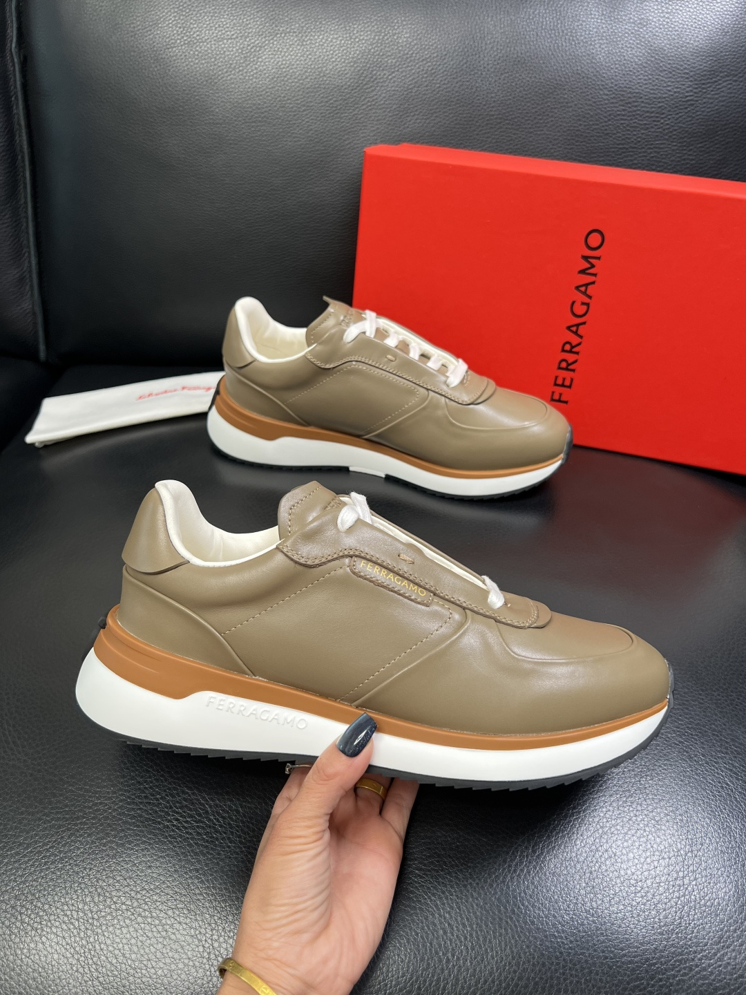 Ferragamo 高品质 顶级工艺品 菲拉格慕 专柜同步发售原厂配置，意大利进口原版牛皮，进口水染牛里