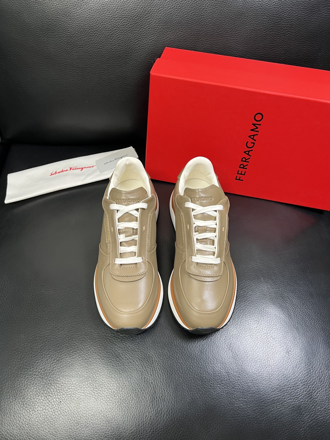 Ferragamo 高品质 顶级工艺品 菲拉格慕 专柜同步发售原厂配置，意大利进口原版牛皮，进口水染牛里