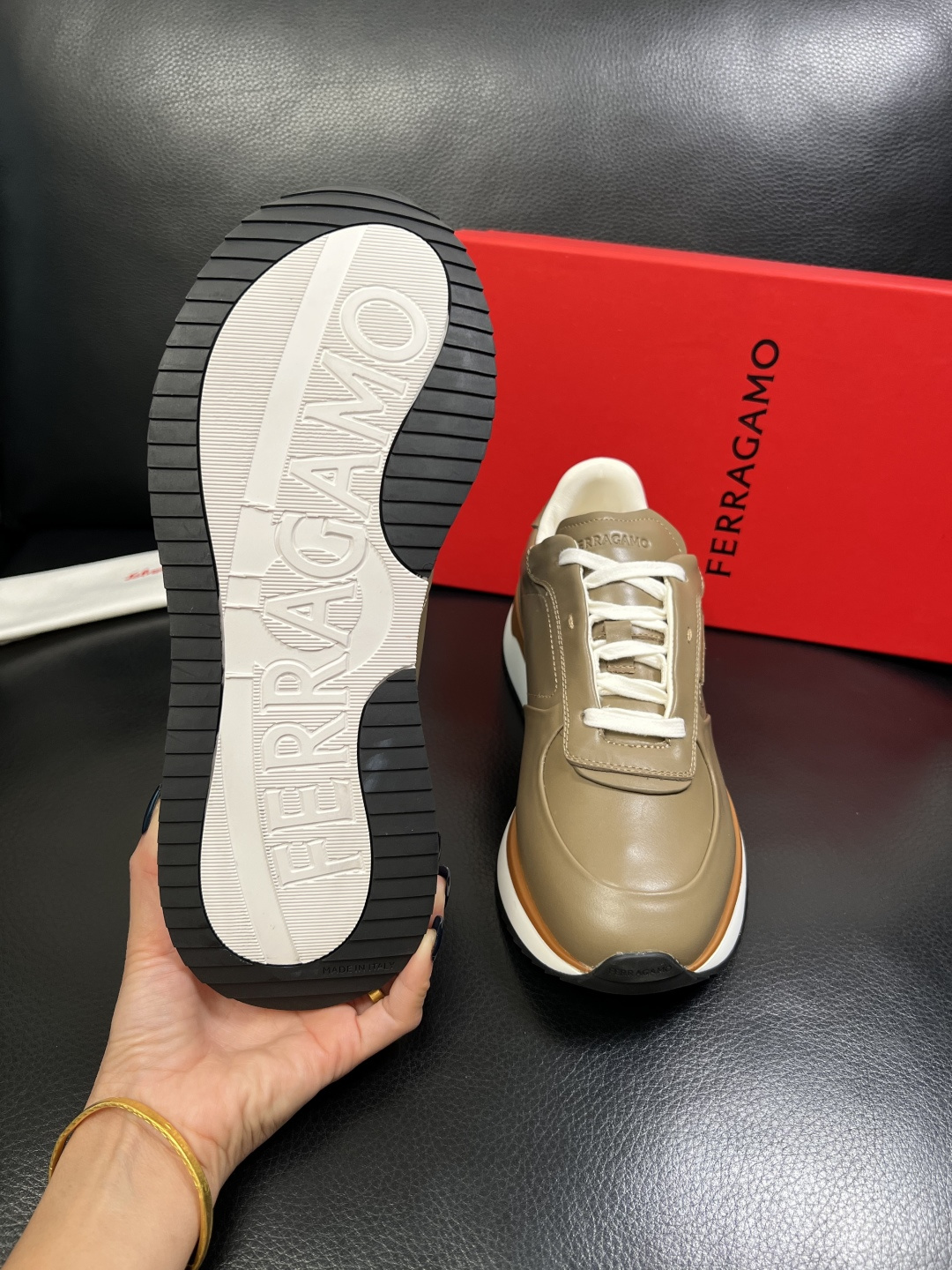 Ferragamo 高品质 顶级工艺品 菲拉格慕 专柜同步发售原厂配置，意大利进口原版牛皮，进口水染牛里