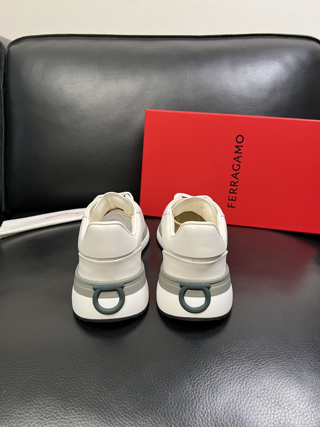 Ferragamo 高品质 顶级工艺品 菲拉格慕 专柜同步发售原厂配置，意大利进口原版牛皮，进口水染牛里