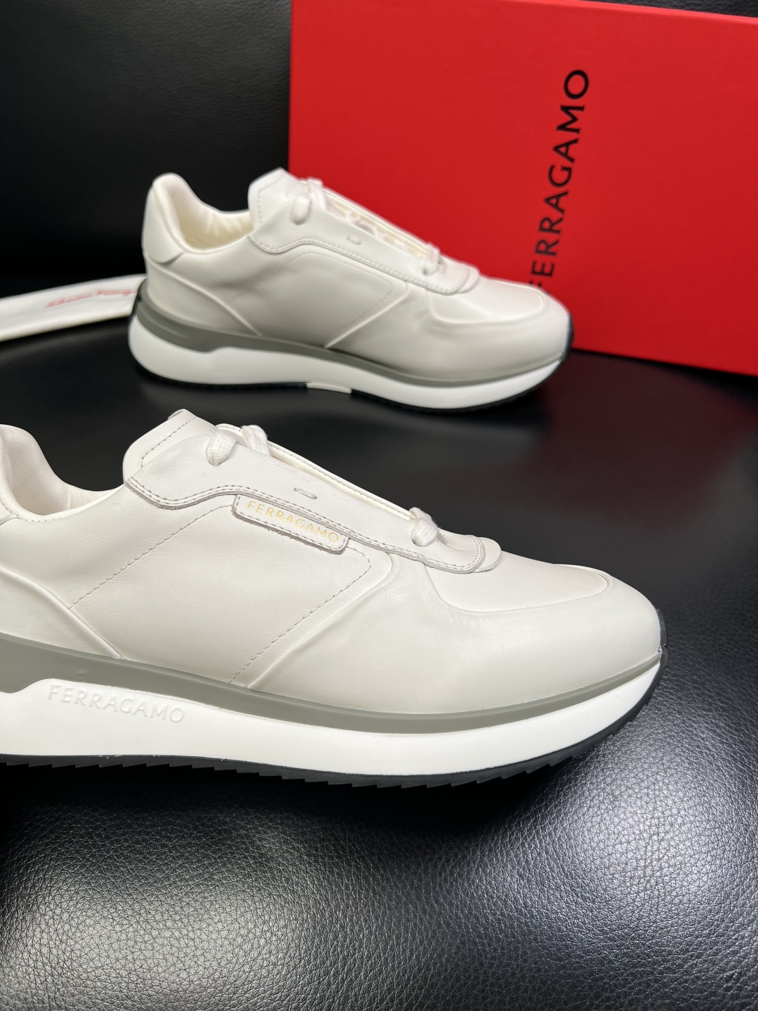 Ferragamo 高品质 顶级工艺品 菲拉格慕 专柜同步发售原厂配置，意大利进口原版牛皮，进口水染牛里