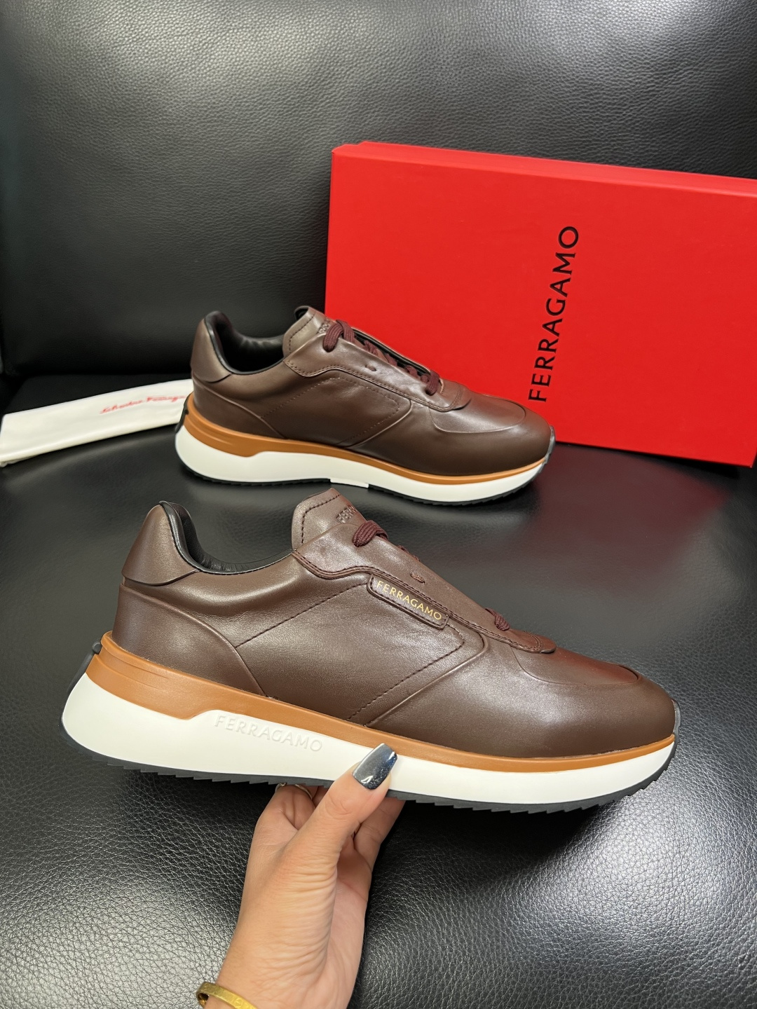 Ferragamo 高品质 顶级工艺品 菲拉格慕 专柜同步发售原厂配置，意大利进口原版牛皮，进口水染牛里