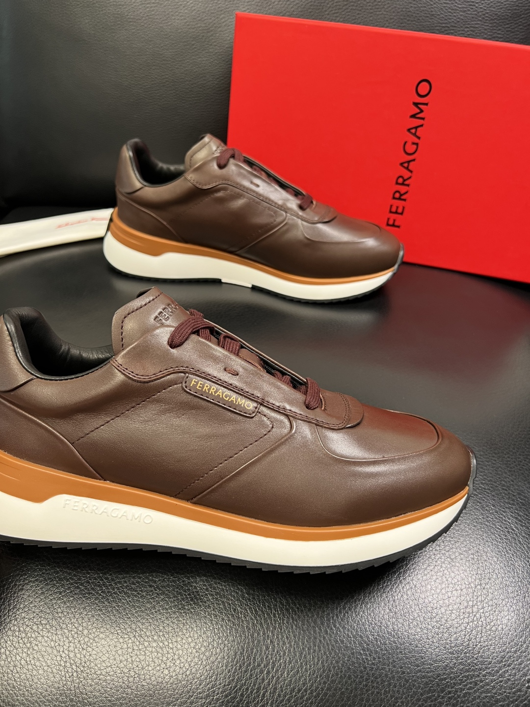 Ferragamo 高品质 顶级工艺品 菲拉格慕 专柜同步发售原厂配置，意大利进口原版牛皮，进口水染牛里