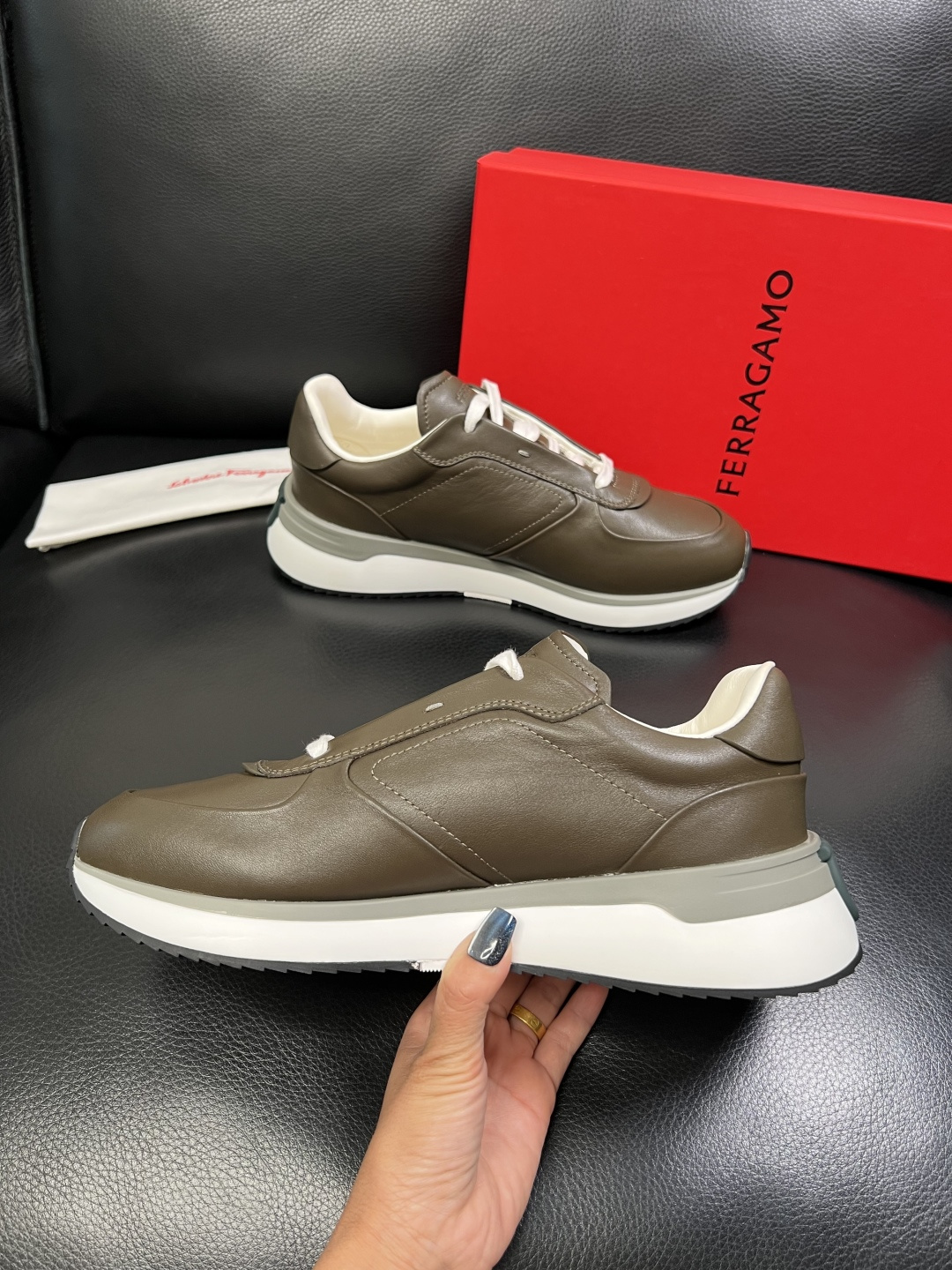 Ferragamo 高品质 顶级工艺品 菲拉格慕 专柜同步发售原厂配置，意大利进口原版牛皮，进口水染牛里