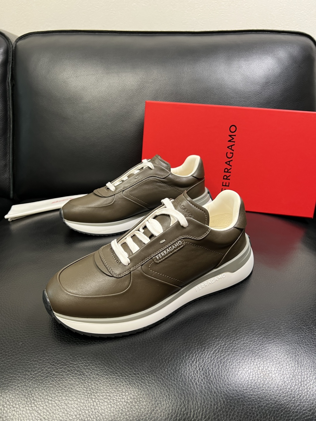 Ferragamo 高品质 顶级工艺品 菲拉格慕 专柜同步发售原厂配置，意大利进口原版牛皮，进口水染牛里