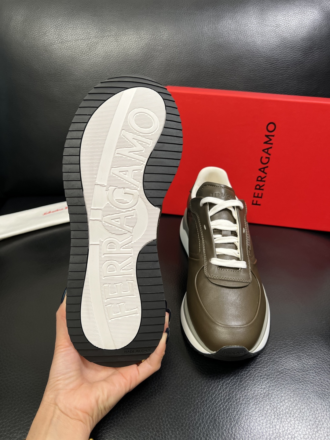 Ferragamo 高品质 顶级工艺品 菲拉格慕 专柜同步发售原厂配置，意大利进口原版牛皮，进口水染牛里