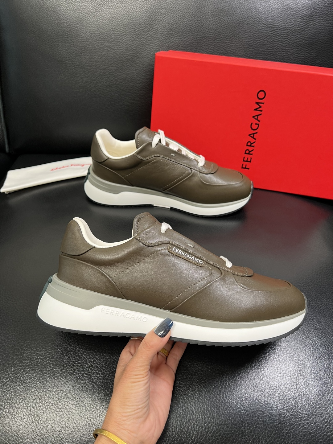 Ferragamo 高品质 顶级工艺品 菲拉格慕 专柜同步发售原厂配置，意大利进口原版牛皮，进口水染牛里