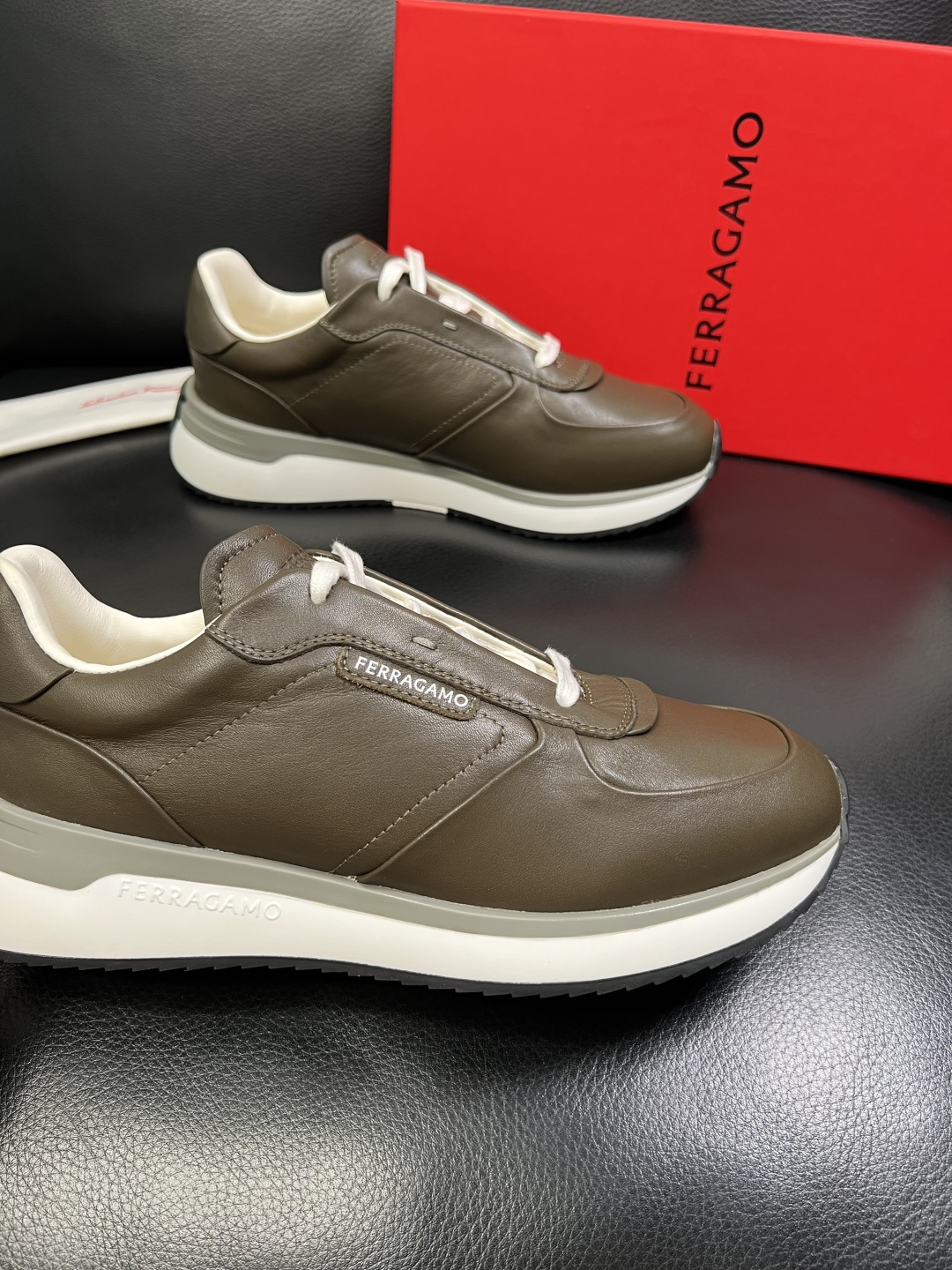 Ferragamo 高品质 顶级工艺品 菲拉格慕 专柜同步发售原厂配置，意大利进口原版牛皮，进口水染牛里