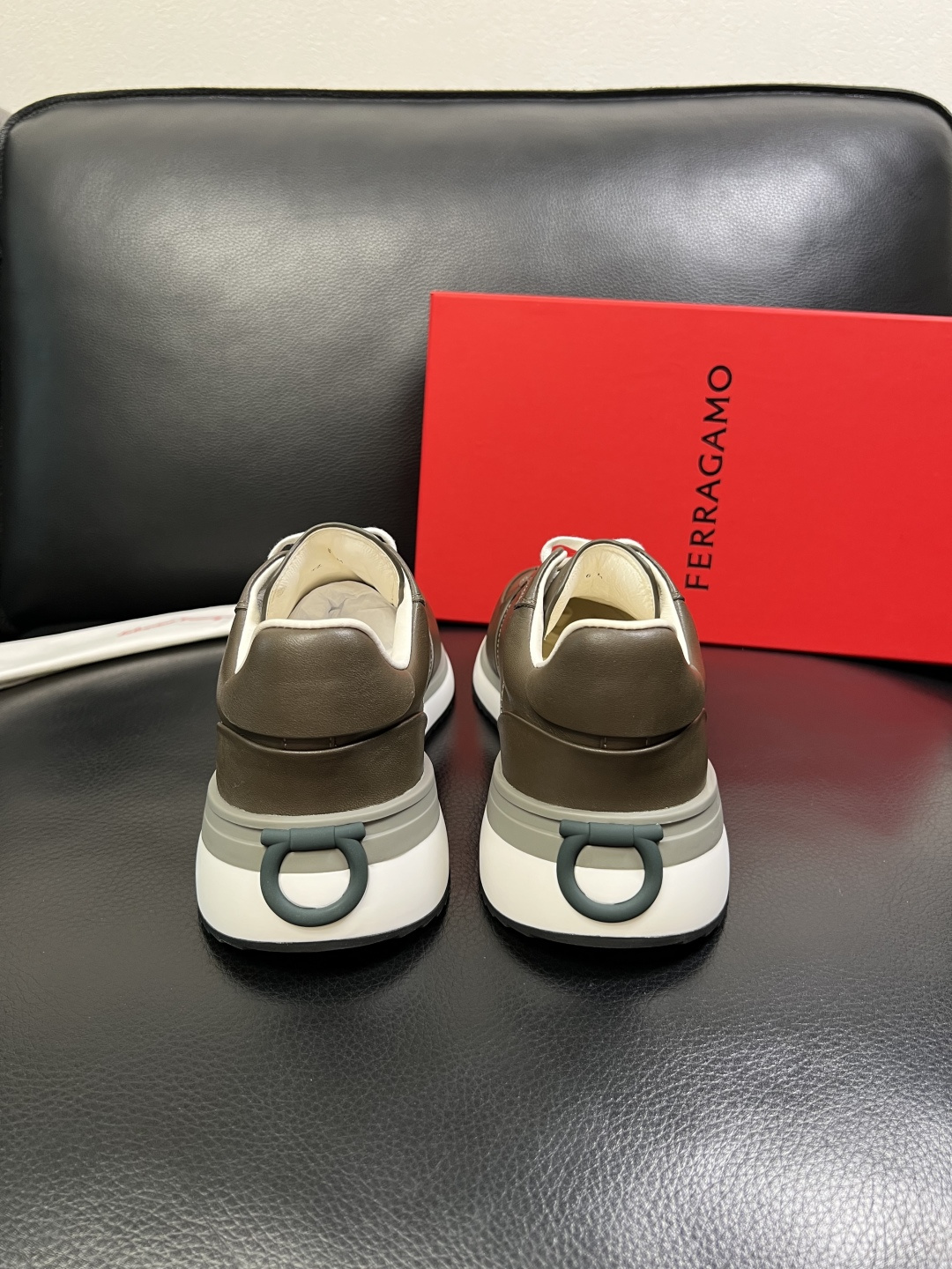 Ferragamo 高品质 顶级工艺品 菲拉格慕 专柜同步发售原厂配置，意大利进口原版牛皮，进口水染牛里