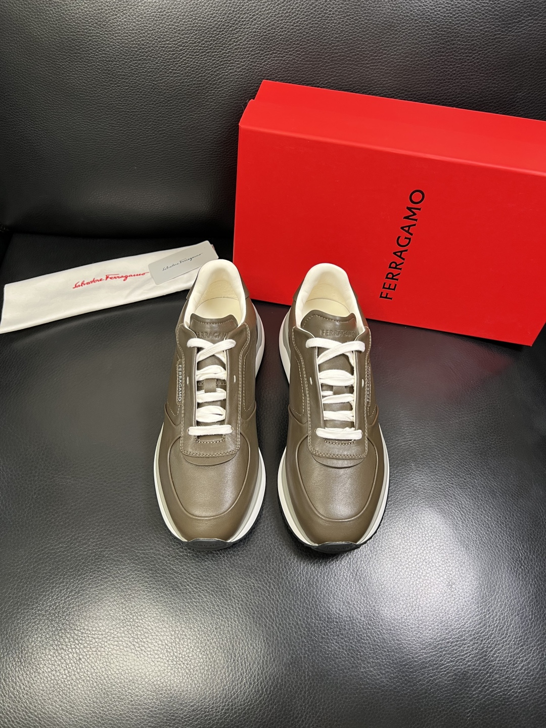 Ferragamo 高品质 顶级工艺品 菲拉格慕 专柜同步发售原厂配置，意大利进口原版牛皮，进口水染牛里