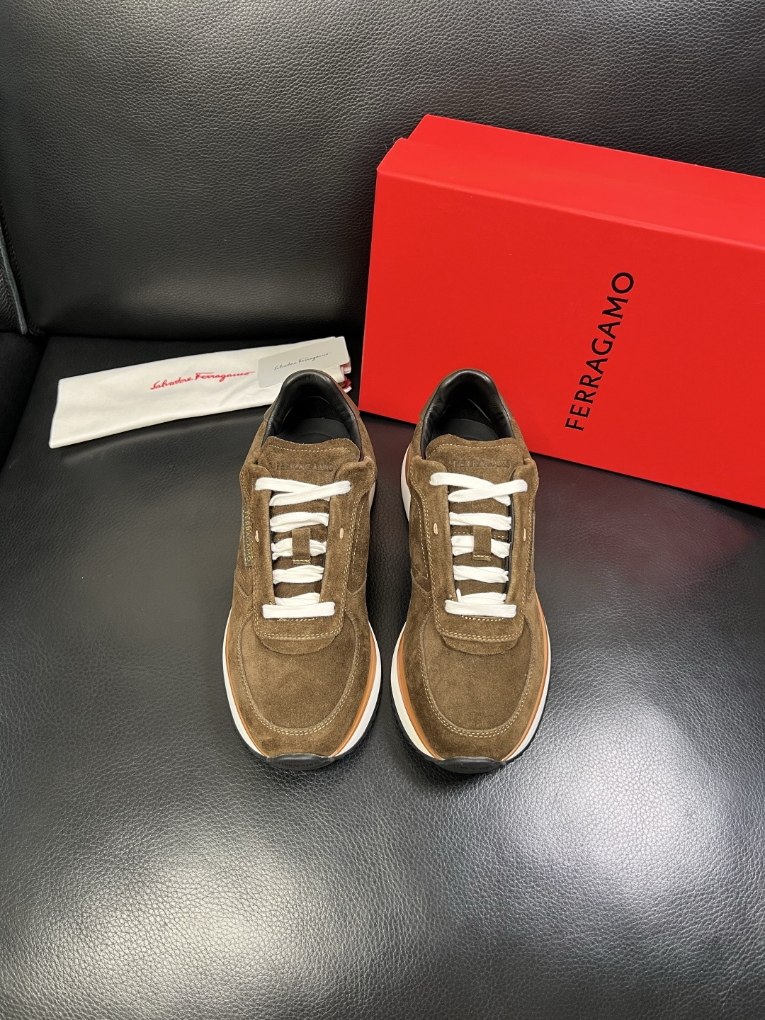 Ferragamo 高品质 顶级工艺品 菲拉格慕 专柜同步发售原厂配置，意大利进口原版牛皮，进口水染牛里