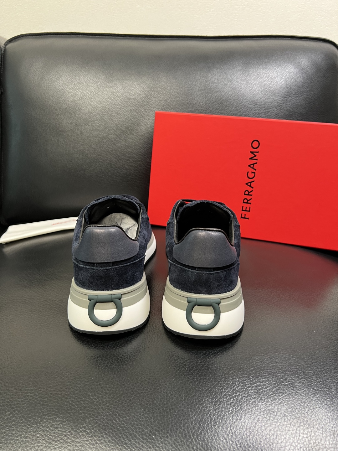 Ferragamo 高品质 顶级工艺品 菲拉格慕 专柜同步发售原厂配置，意大利进口原版牛皮，进口水染牛里