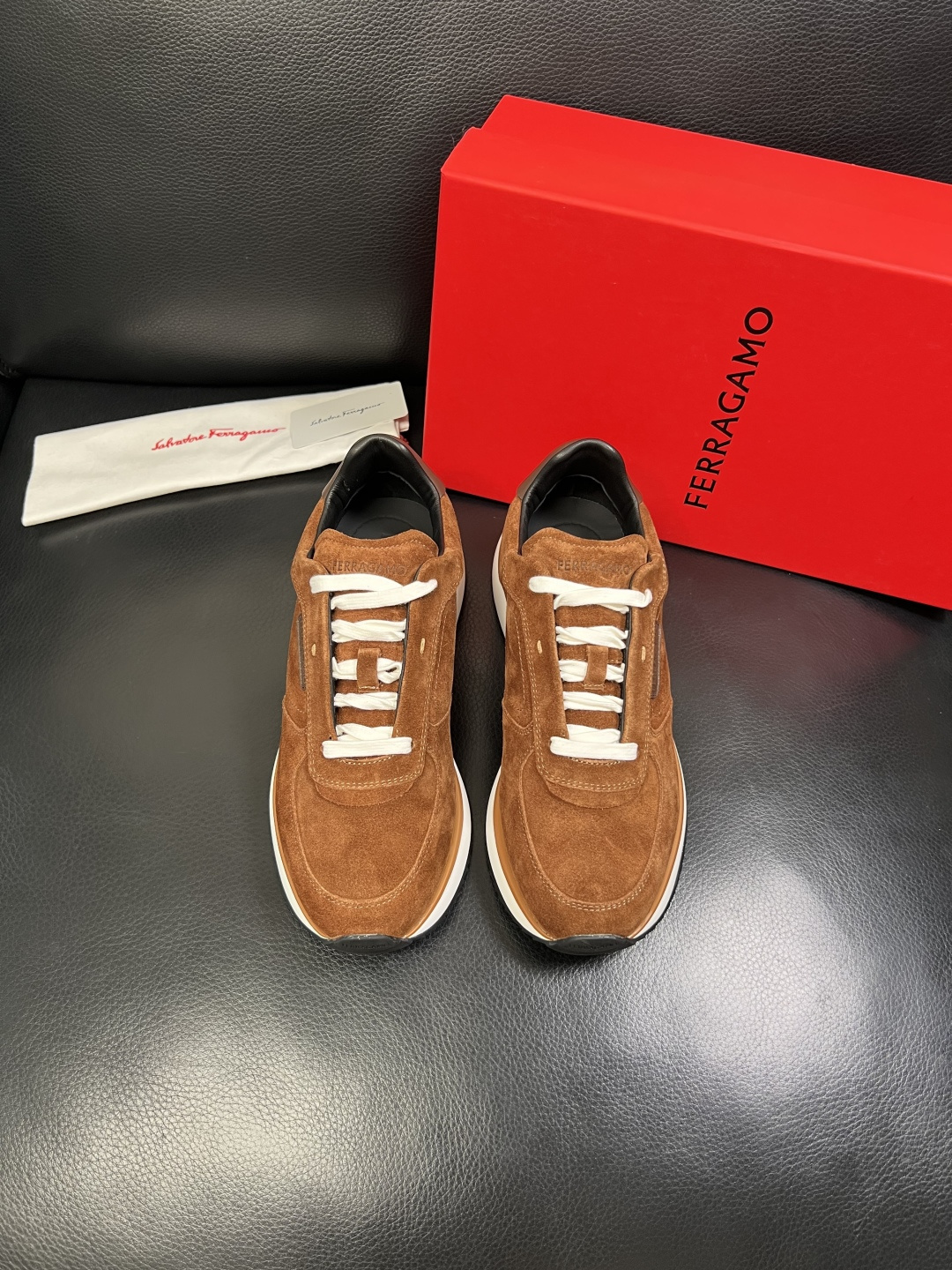 Ferragamo 高品质 顶级工艺品 菲拉格慕 专柜同步发售原厂配置，意大利进口原版牛皮，进口水染牛里