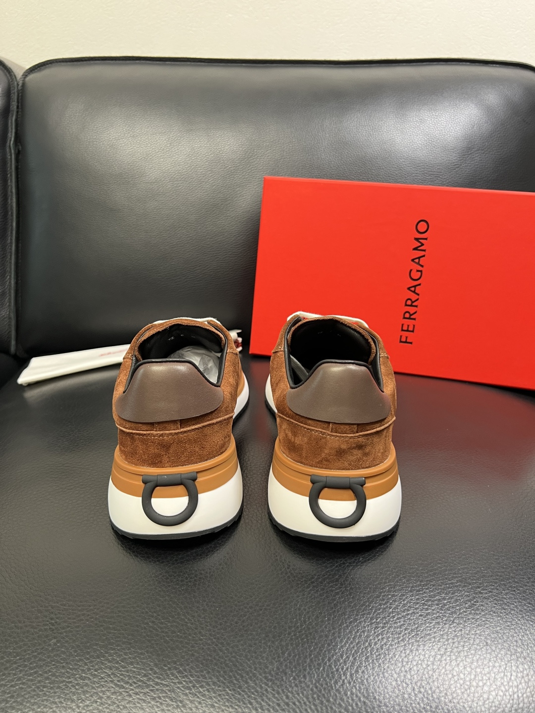 Ferragamo 高品质 顶级工艺品 菲拉格慕 专柜同步发售原厂配置，意大利进口原版牛皮，进口水染牛里