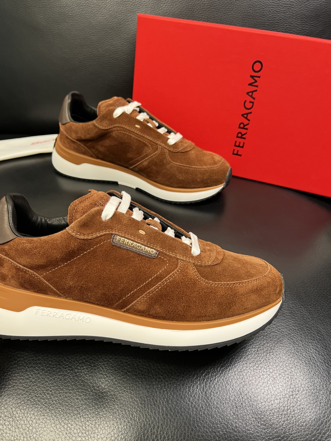 Ferragamo 高品质 顶级工艺品 菲拉格慕 专柜同步发售原厂配置，意大利进口原版牛皮，进口水染牛里