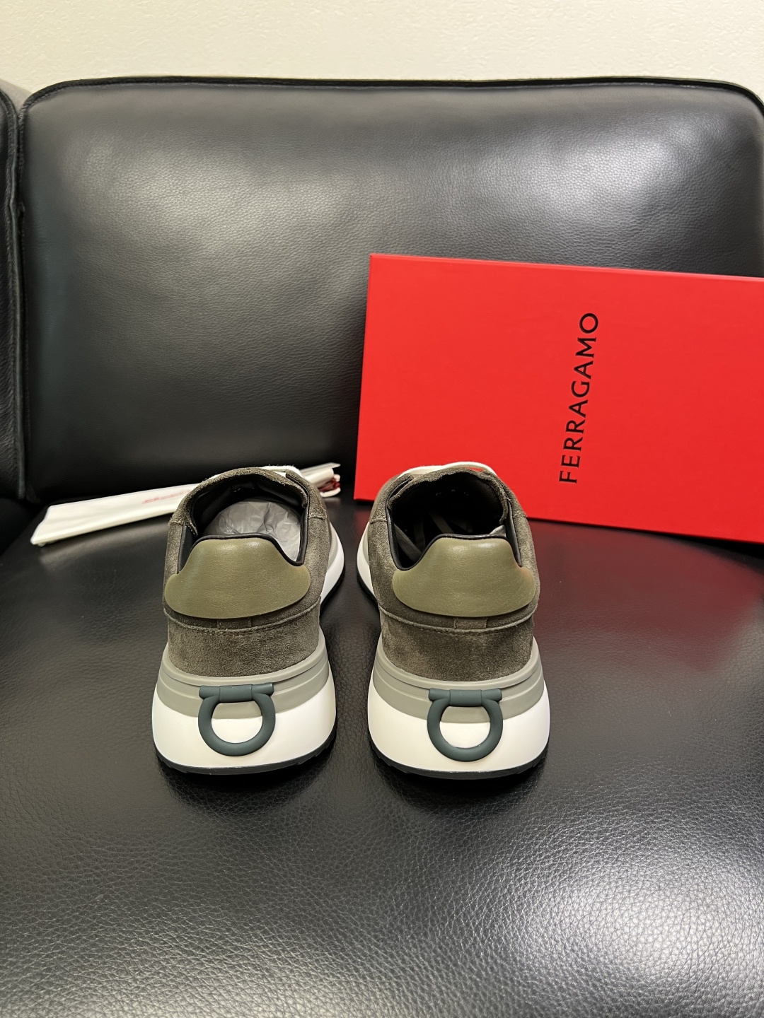 Ferragamo 高品质 顶级工艺品 菲拉格慕 专柜同步发售原厂配置，意大利进口原版牛皮，进口水染牛里