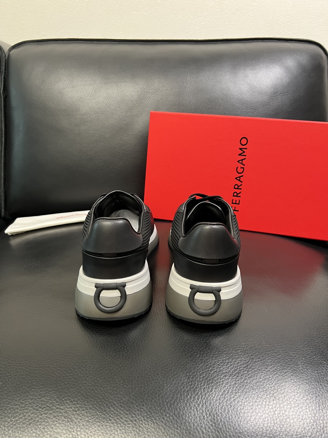 Ferragamo 高品质 顶级工艺品 菲拉格慕 专柜同步发售原厂配置，意大利进口原版牛皮，进口水染牛里
