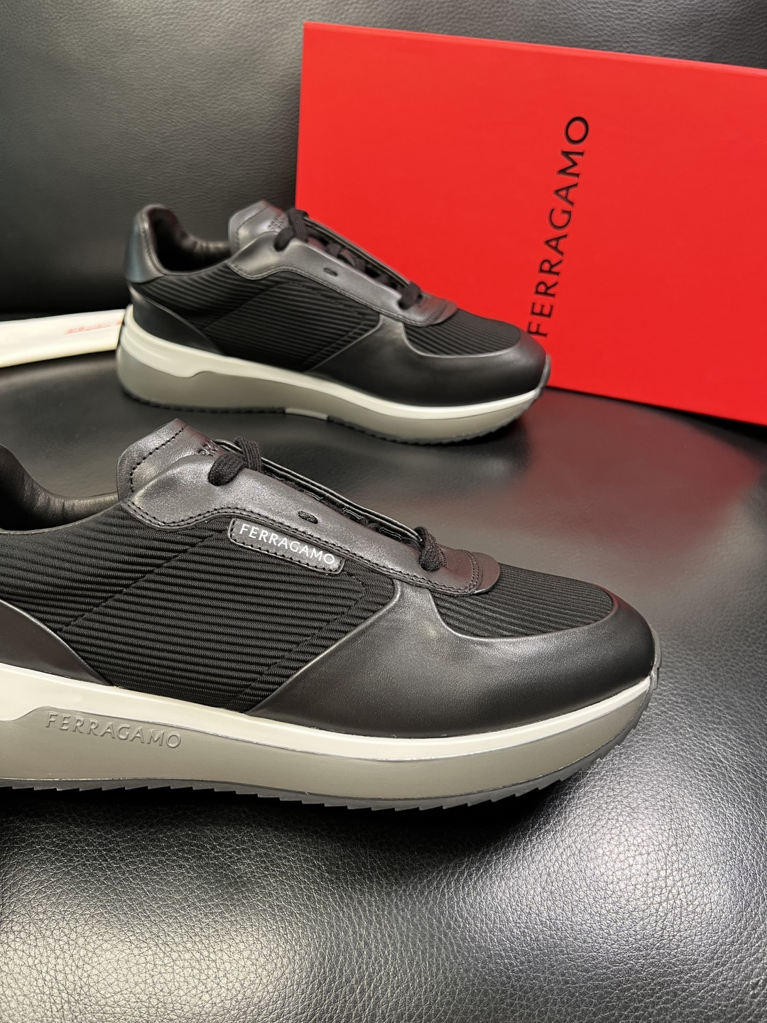 Ferragamo 高品质 顶级工艺品 菲拉格慕 专柜同步发售原厂配置，意大利进口原版牛皮，进口水染牛里