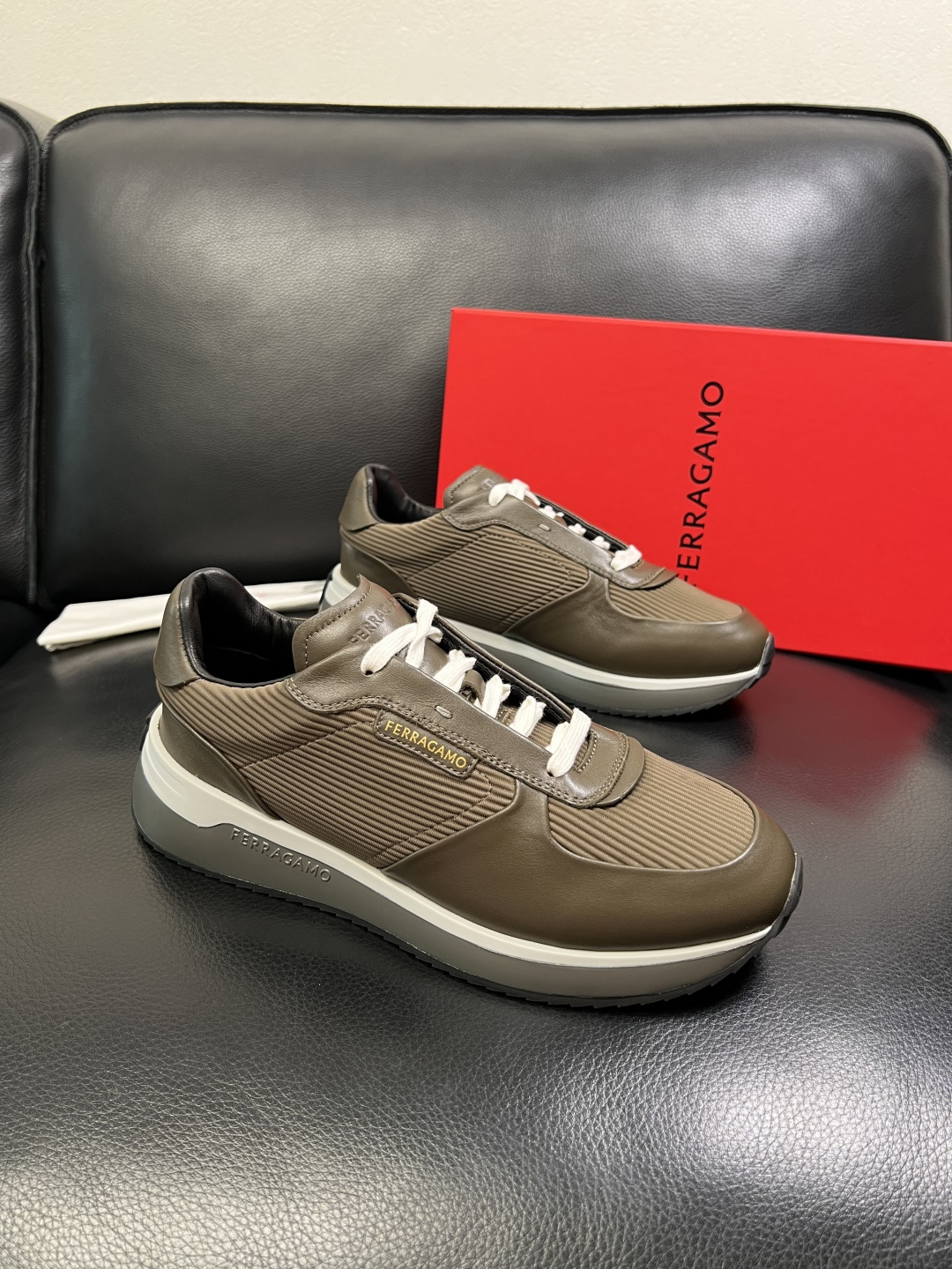 Ferragamo 高品质 顶级工艺品 菲拉格慕 专柜同步发售原厂配置，意大利进口原版牛皮，进口水染牛里