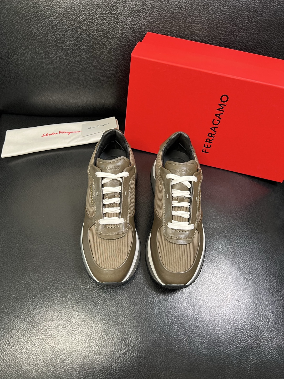 Ferragamo 高品质 顶级工艺品 菲拉格慕 专柜同步发售原厂配置，意大利进口原版牛皮，进口水染牛里