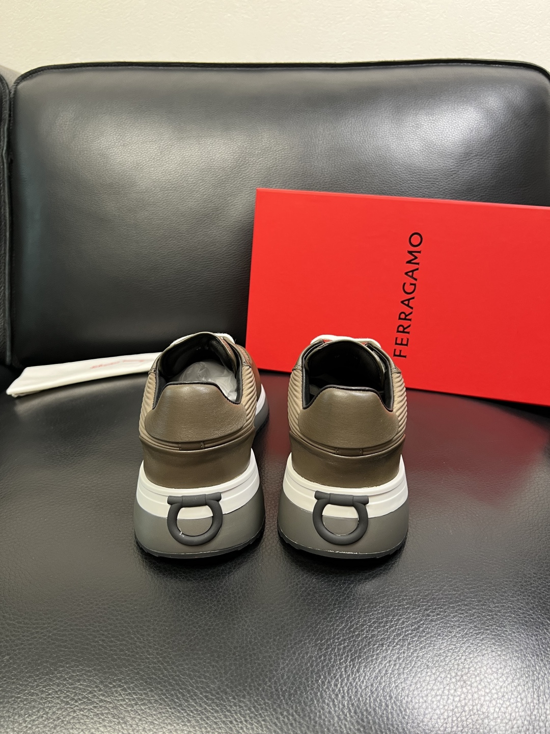 Ferragamo 高品质 顶级工艺品 菲拉格慕 专柜同步发售原厂配置，意大利进口原版牛皮，进口水染牛里