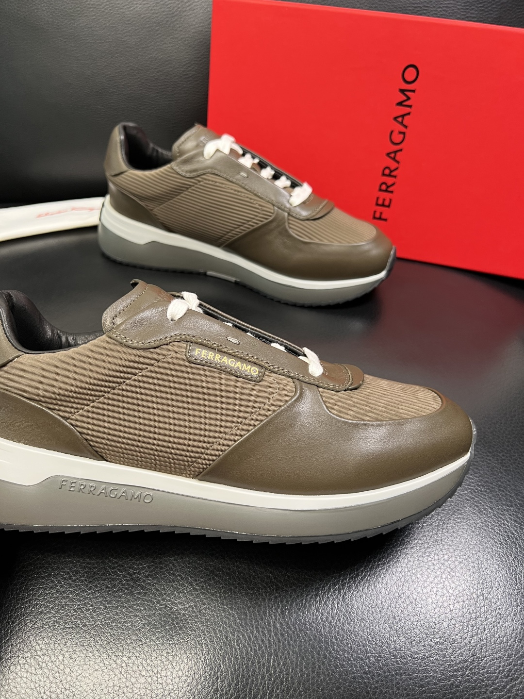 Ferragamo 高品质 顶级工艺品 菲拉格慕 专柜同步发售原厂配置，意大利进口原版牛皮，进口水染牛里